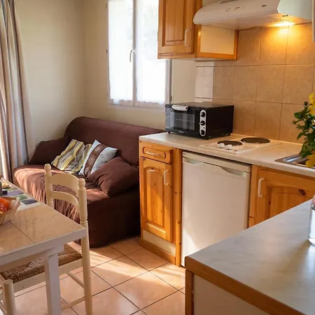 Lumineux Pres De Cassen, 30 M², Avec Parking 아파트 *
